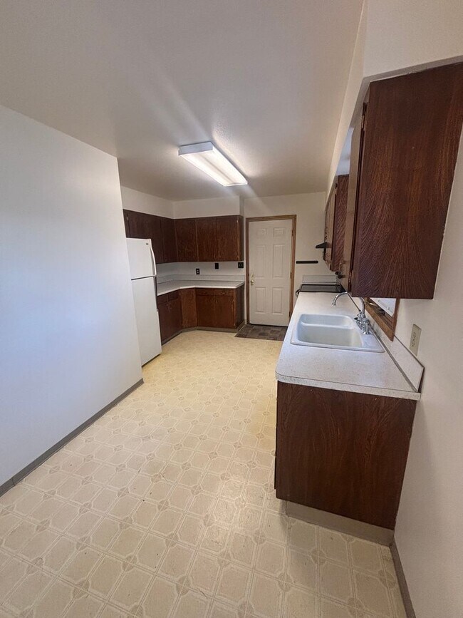 Building Photo - Maple Ave Duplex