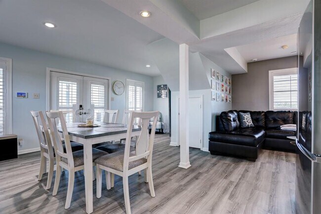 Building Photo - 1134 Tiki Dr
