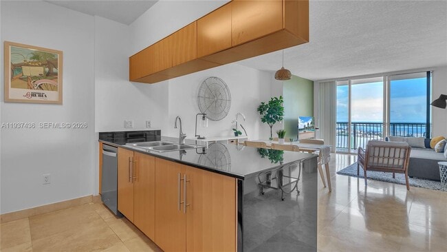 Building Photo - 1750 N Bayshore Dr