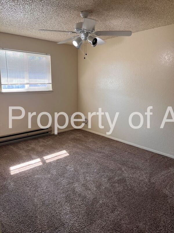 Building Photo - 10490 W Seneca Dr