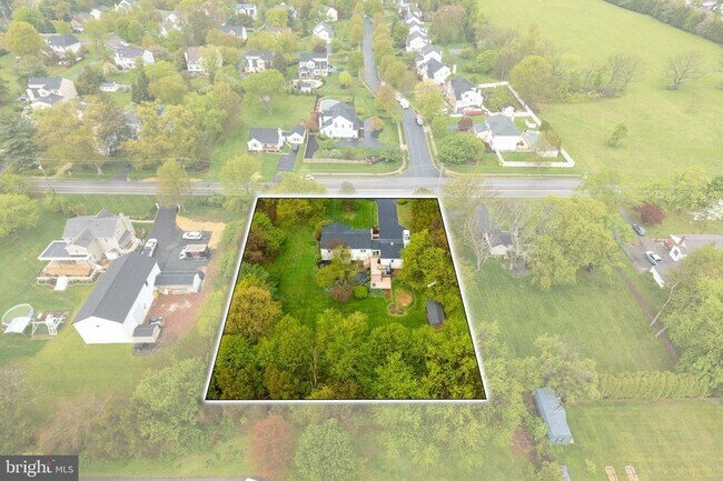 Building Photo - 70 Level Rd