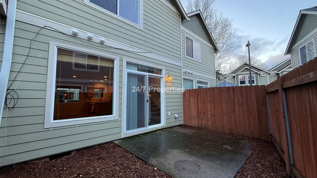 Building Photo - Nice 3BD I 2BA Townhome - Hillsboro!