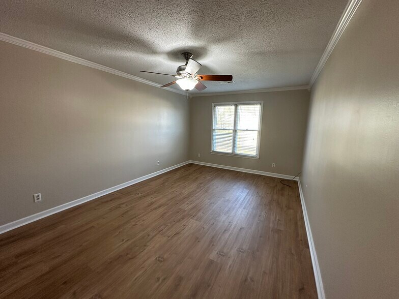 Building Photo - 2145 Westmead Dr SW