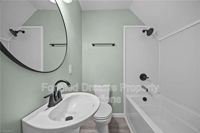 Building Photo - 608 Montgomery St