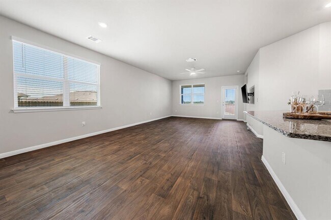 Building Photo - 208 Bunting Ln