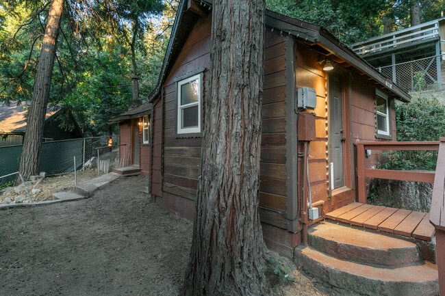 Building Photo - 23083 Hemlock Ln
