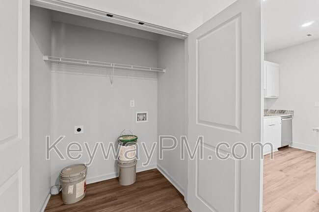 Building Photo - 24 Jones St