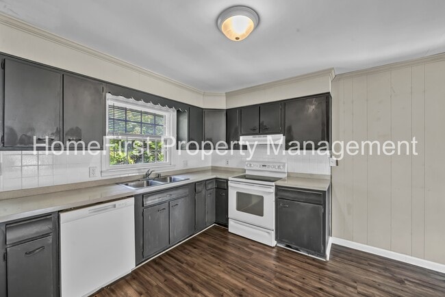 Building Photo - 105 Meadowlark Dr