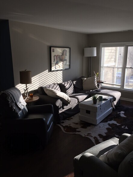 Building Photo - 605 Admiral Dr