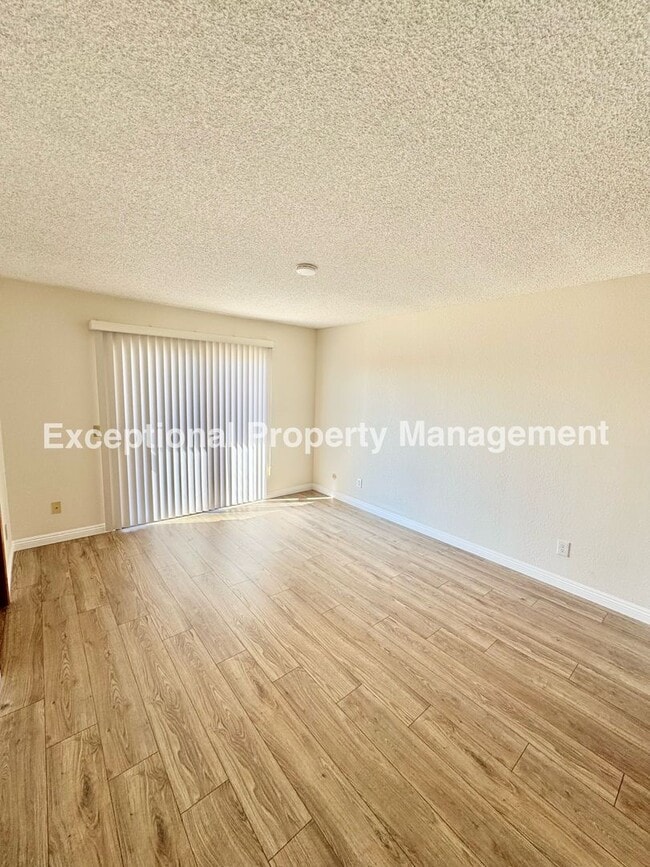 Building Photo - Ready to move in 3 bedroom 2 bath home