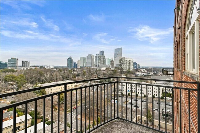 Building Photo - 3180 Mathieson Dr NE