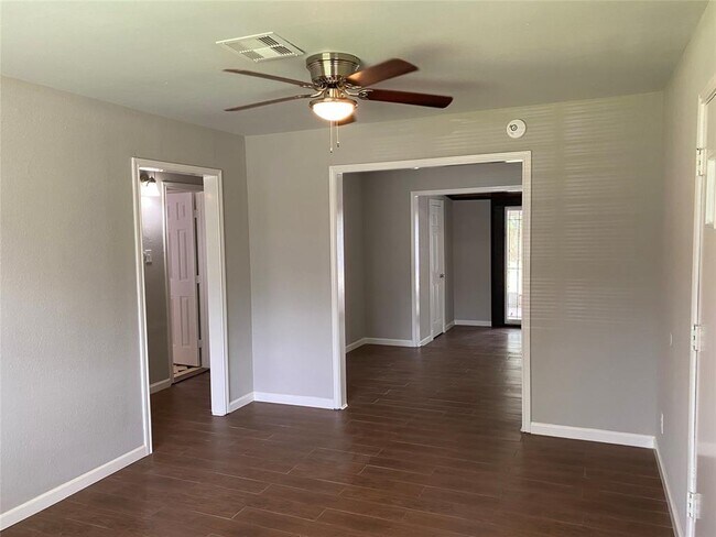 Building Photo - 8914 Linda Vista Rd