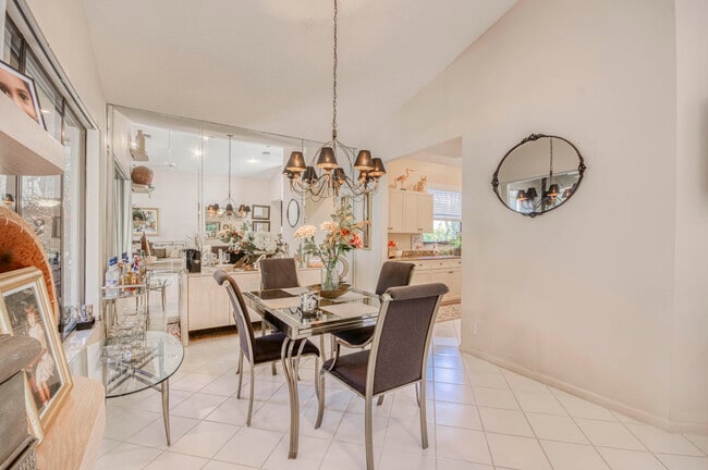 Building Photo - 10080 Dover Carriage Ln