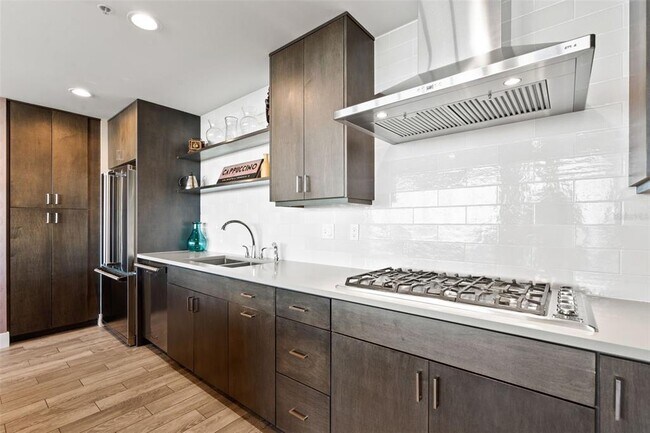 Building Photo - 176 4th Ave NE