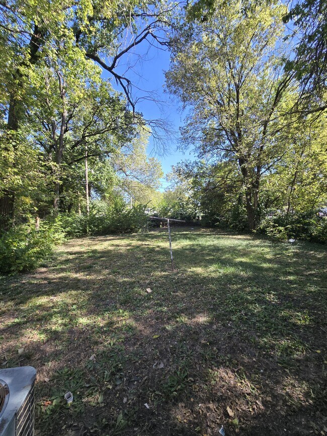 Building Photo - 1018 N Volutsia