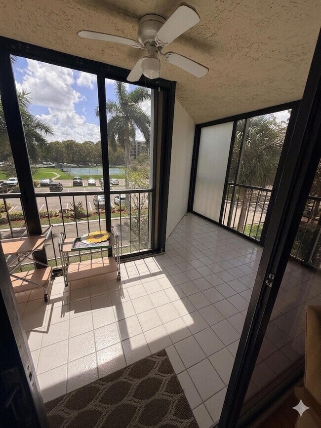 Building Photo - 16251 Golf Club Rd