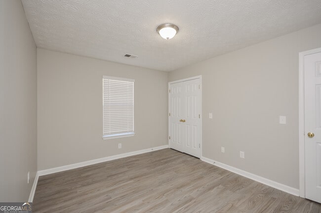 Building Photo - 55 Pebble Ridge Dr