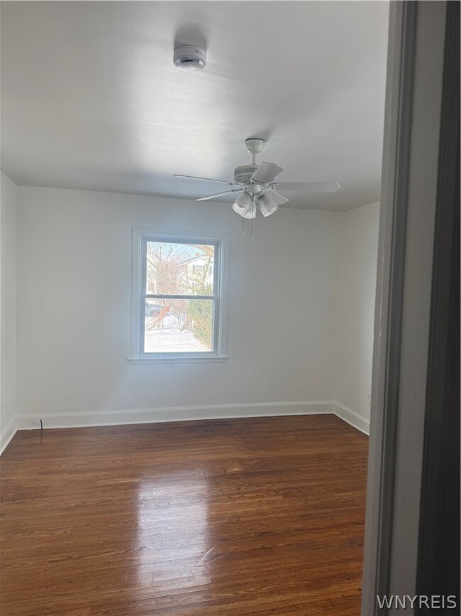 Building Photo - 153 Park Dr