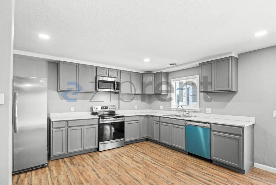 Building Photo - 2732 D St