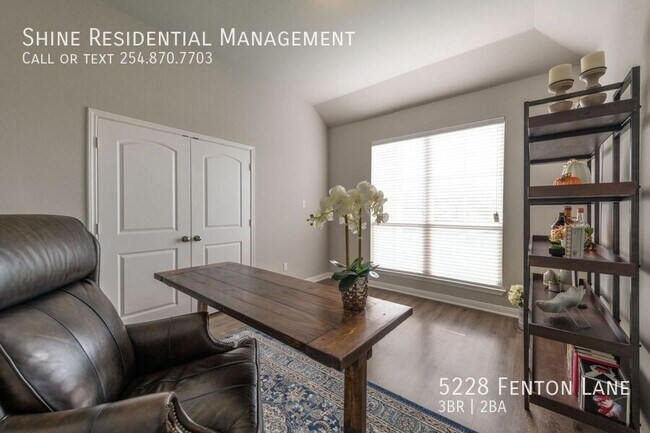 Building Photo - 5228 Fenton Ln