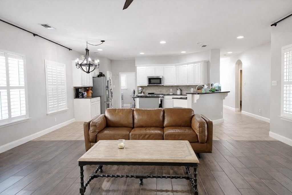 Building Photo - 2917 Dustin Dr