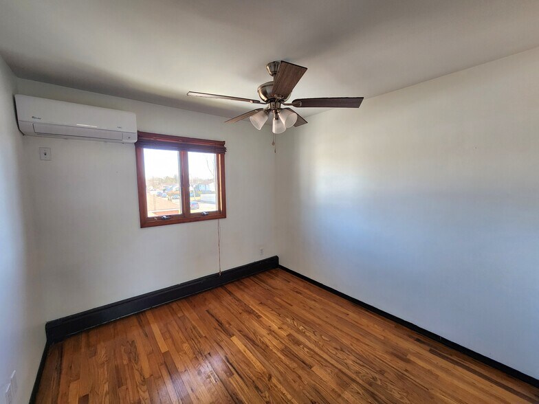 Building Photo - 30 Wilson St