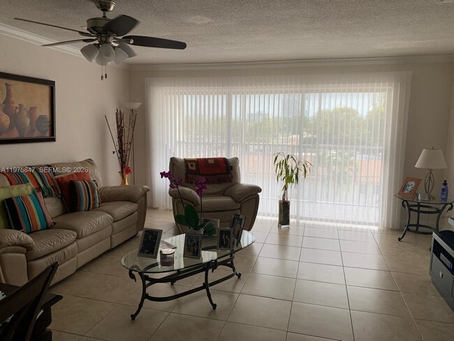 Building Photo - 329 SE 3rd St