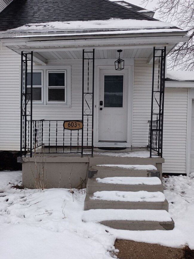 Building Photo - 1-603 1/2 N Superior Ave