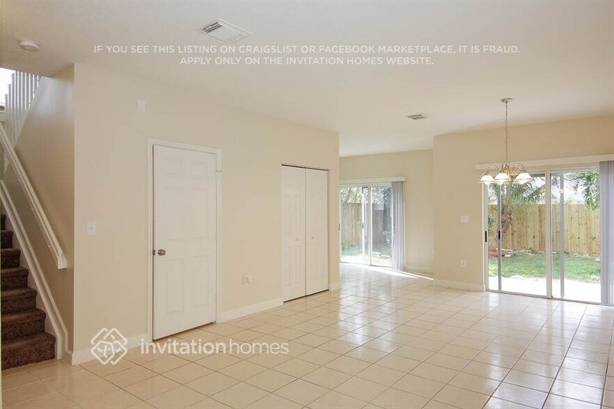 Building Photo - 2538 NE 41st Ave