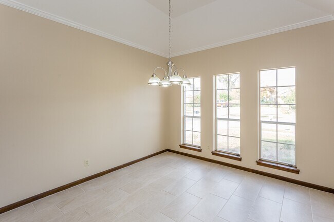 Building Photo - 1703 Plantation Dr