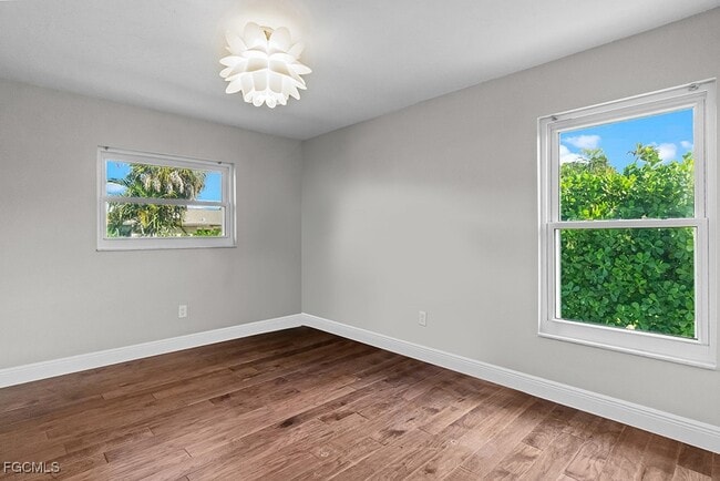 Building Photo - 1384 Burgundy Dr