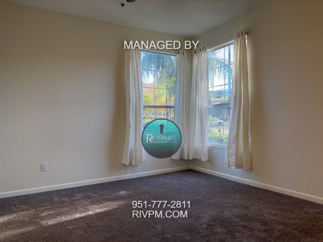 Building Photo - DISCOVER YOUR DREAM CONDO IN CANYON CREST!!