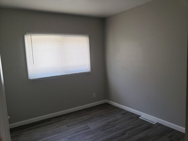 Building Photo - eld106