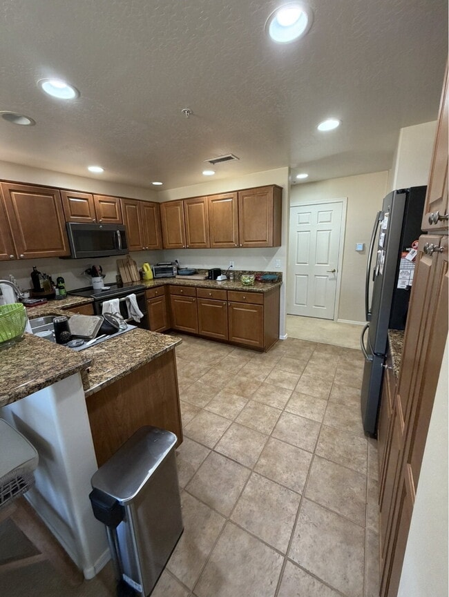 Building Photo - Sophisticated Comfort -- Fully Furnished Grayhawk Townhome