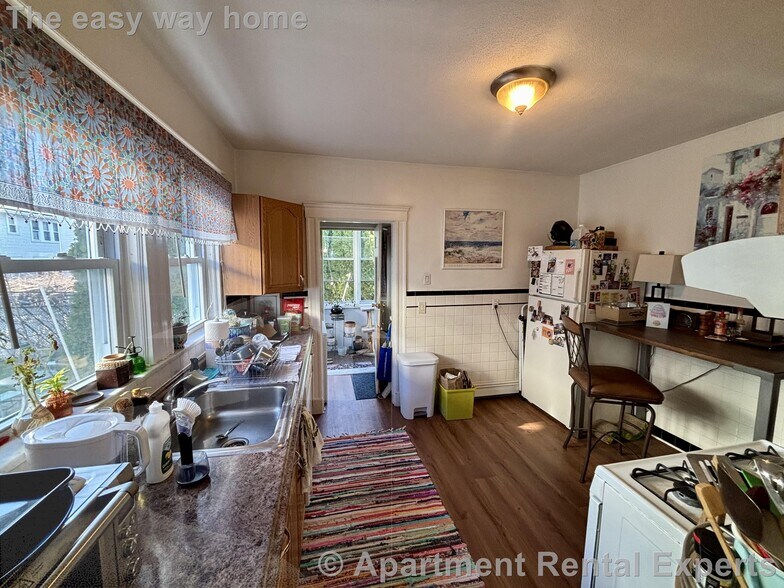 Building Photo - 23-25 Bonner Ave Unit #1