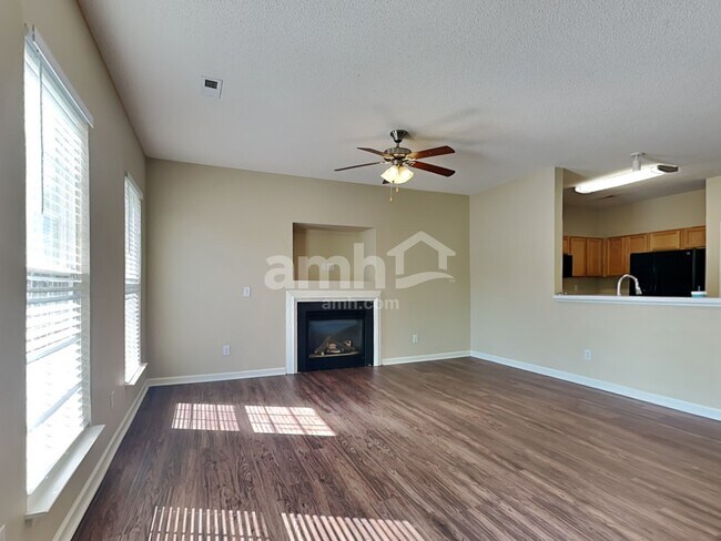 Building Photo - 720 Waterbrook Ln