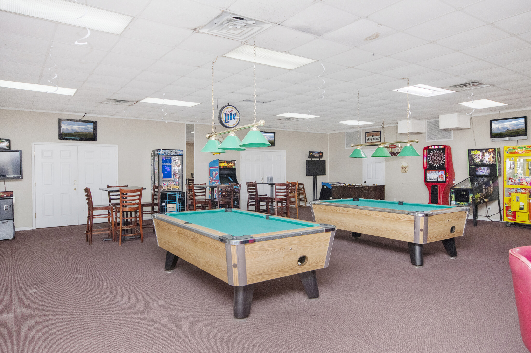 Arcade - 351 Lake Arrowhead Rd