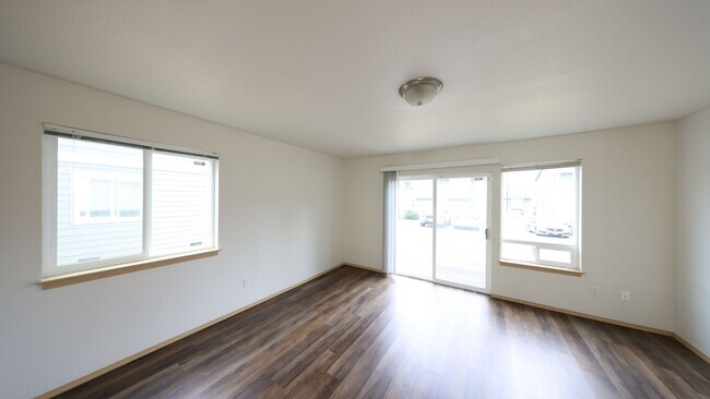 Building Photo - 1225 N Oak Harbor St