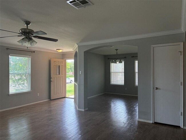 Building Photo - 1034 W South St