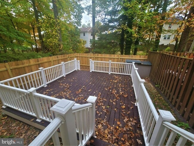 Building Photo - 9446 Cloverdale Ct