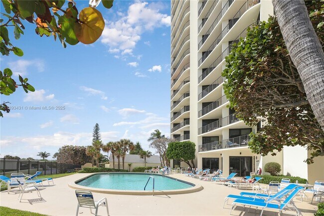 Building Photo - 5420 N Ocean Dr