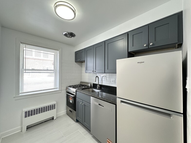 Building Photo - 6715 N California Ave