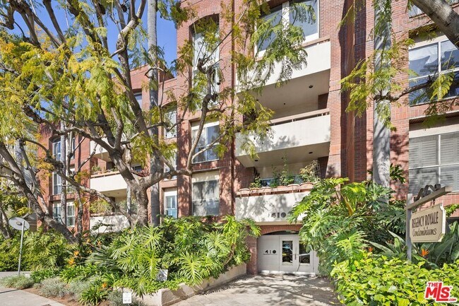 Building Photo - 410 S Barrington Ave