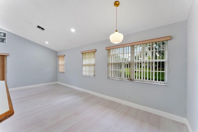 Building Photo - 1248 Lake Breeze Dr