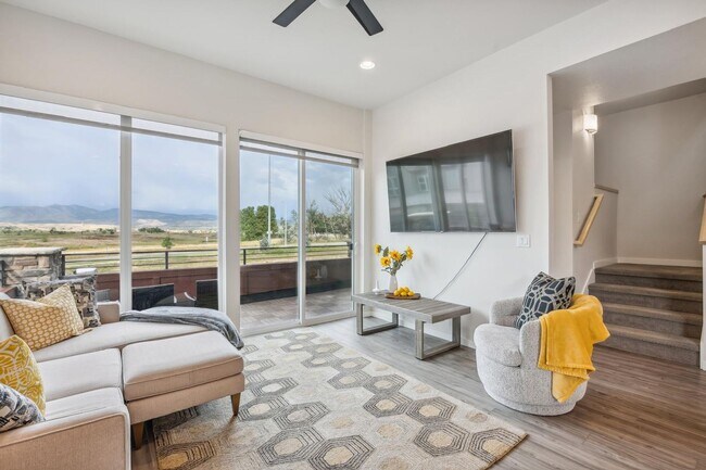 Building Photo - West Longmont 2BDR w/ Mountain Views