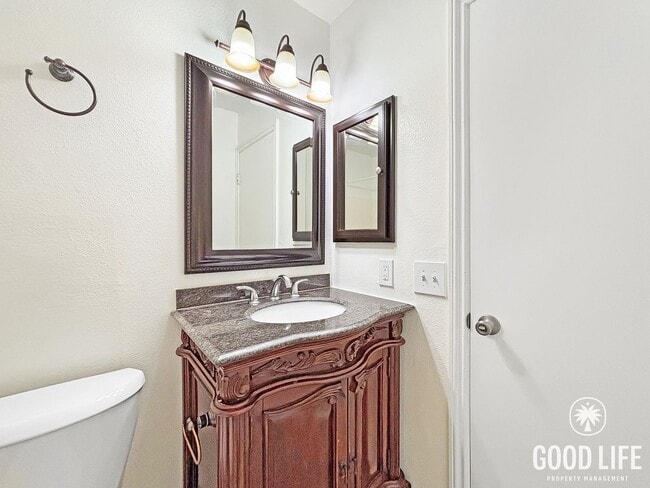 Building Photo - Spacious 3B/2.5BA Multi-Level Home in Redwood Village with Attached Garage, Private Patio & Commu...