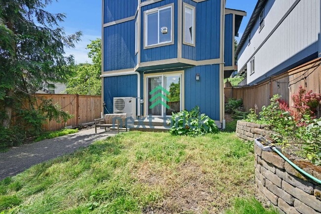 Building Photo - Discover Spacious Comfort: 4-Bedroom Gem with 2.5 Baths
