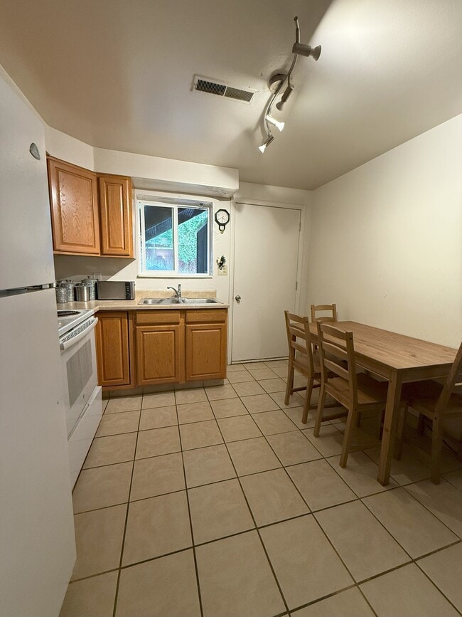 Building Photo - 2012 Nevada Cir