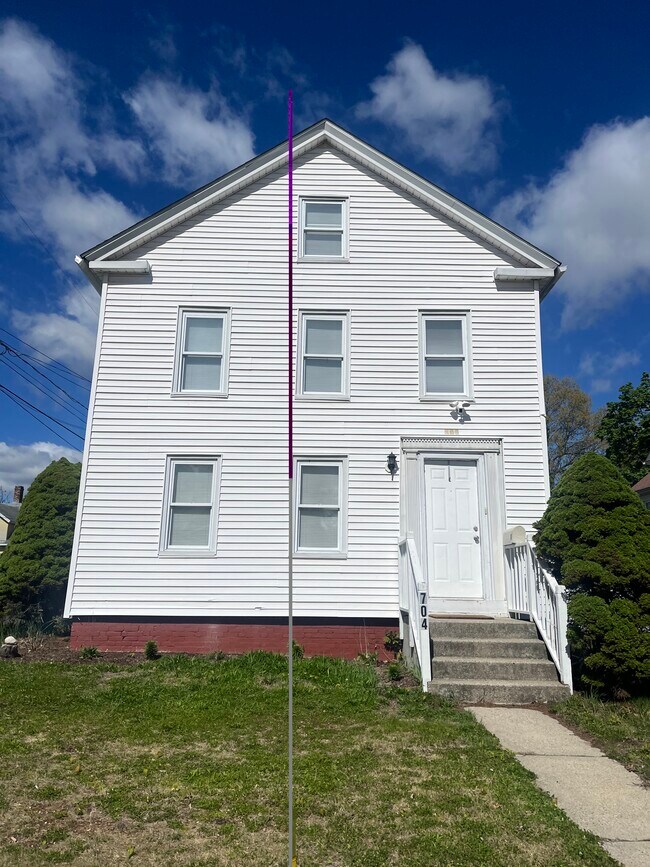Building Photo - 704 Enfield St
