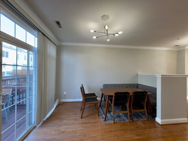Building Photo - Charming 4 Bedroom/3.5 Bathroom Townhome with In-Unit Laundry in Pigtown, Baltimore, MD!